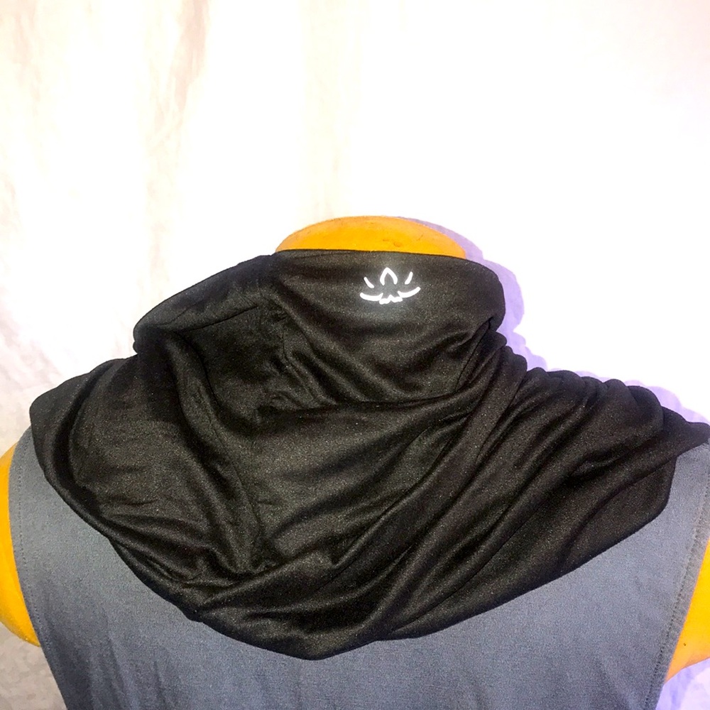 NWT Beyond Yoga Infinity Scarf With Zip Pocket Dark Gray - Picture 1 of 10